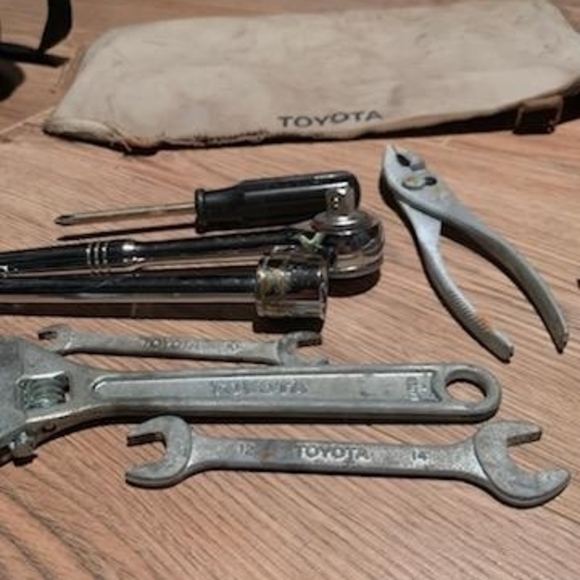 Toyota Silver Tool Set - Picture 2 of 4